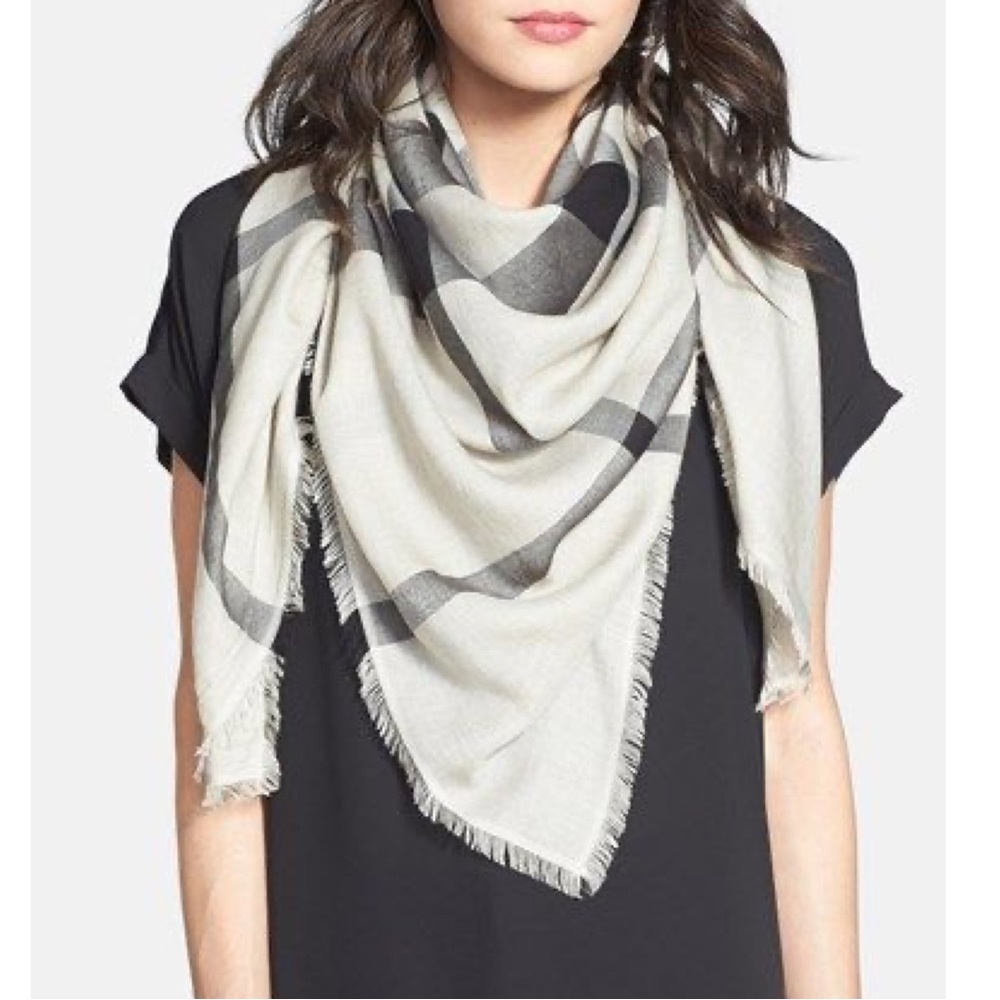 BURBERRY SQUARE SCARF